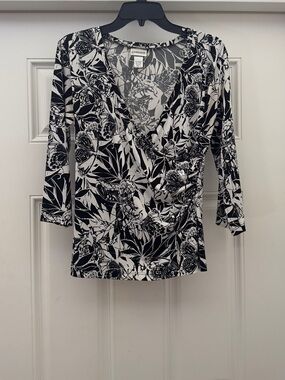 Chico's Black and White Botanical Faux-Wrap Top Size 1 (M)